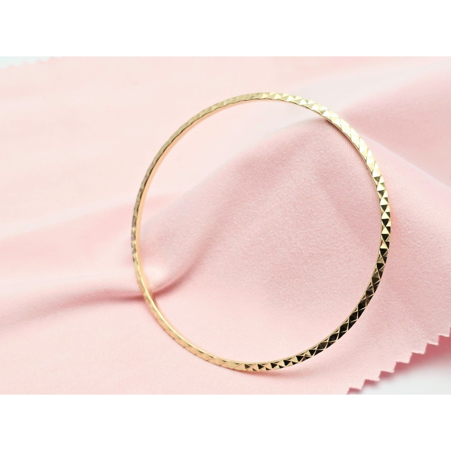 17K Yellow Gold Diamond Cut Bangle Bracelet