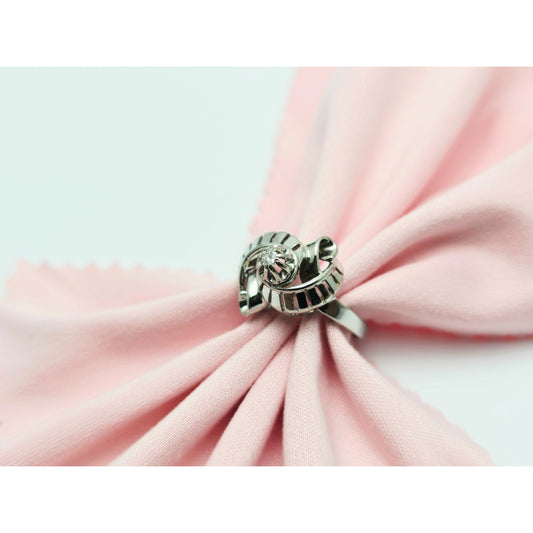 18K White Gold Round Cut Diamond Interlocking Ring