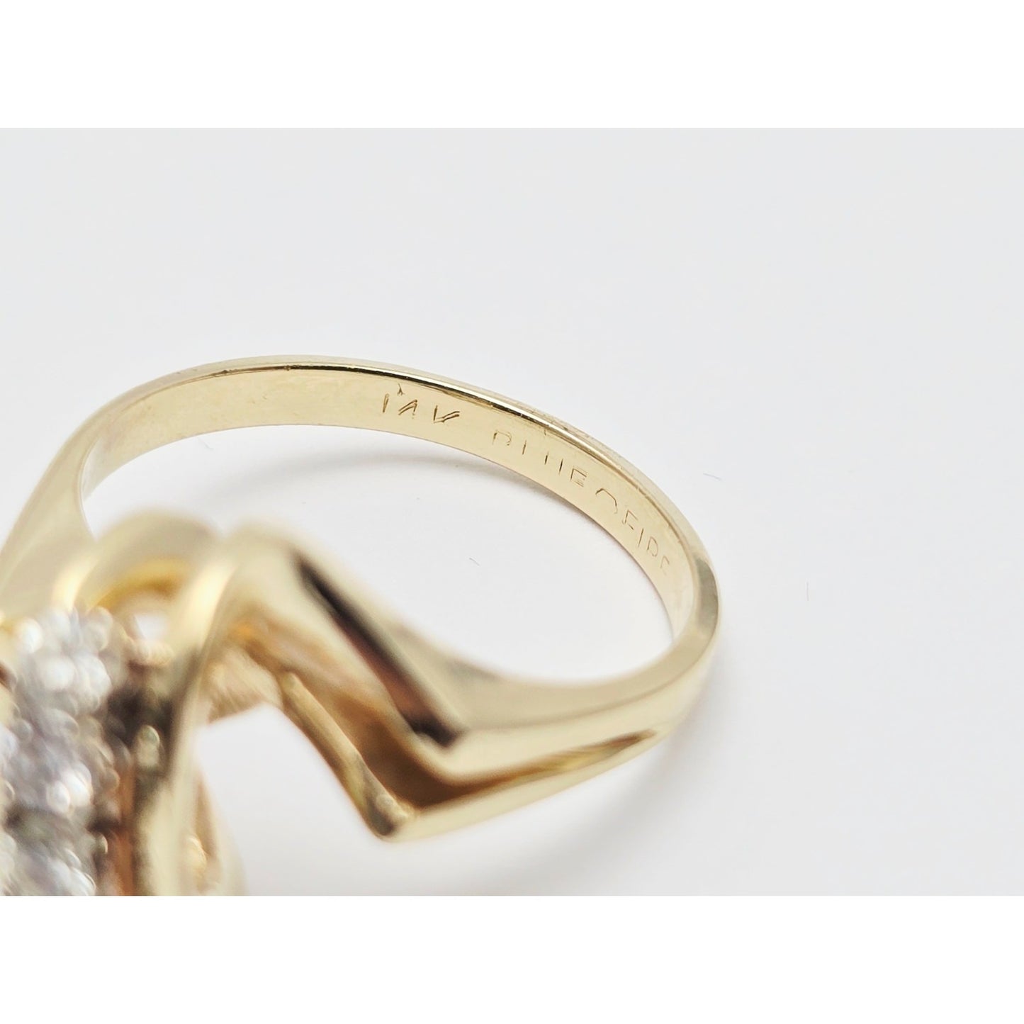 14K Yellow Gold 5 Round Diamond Ring