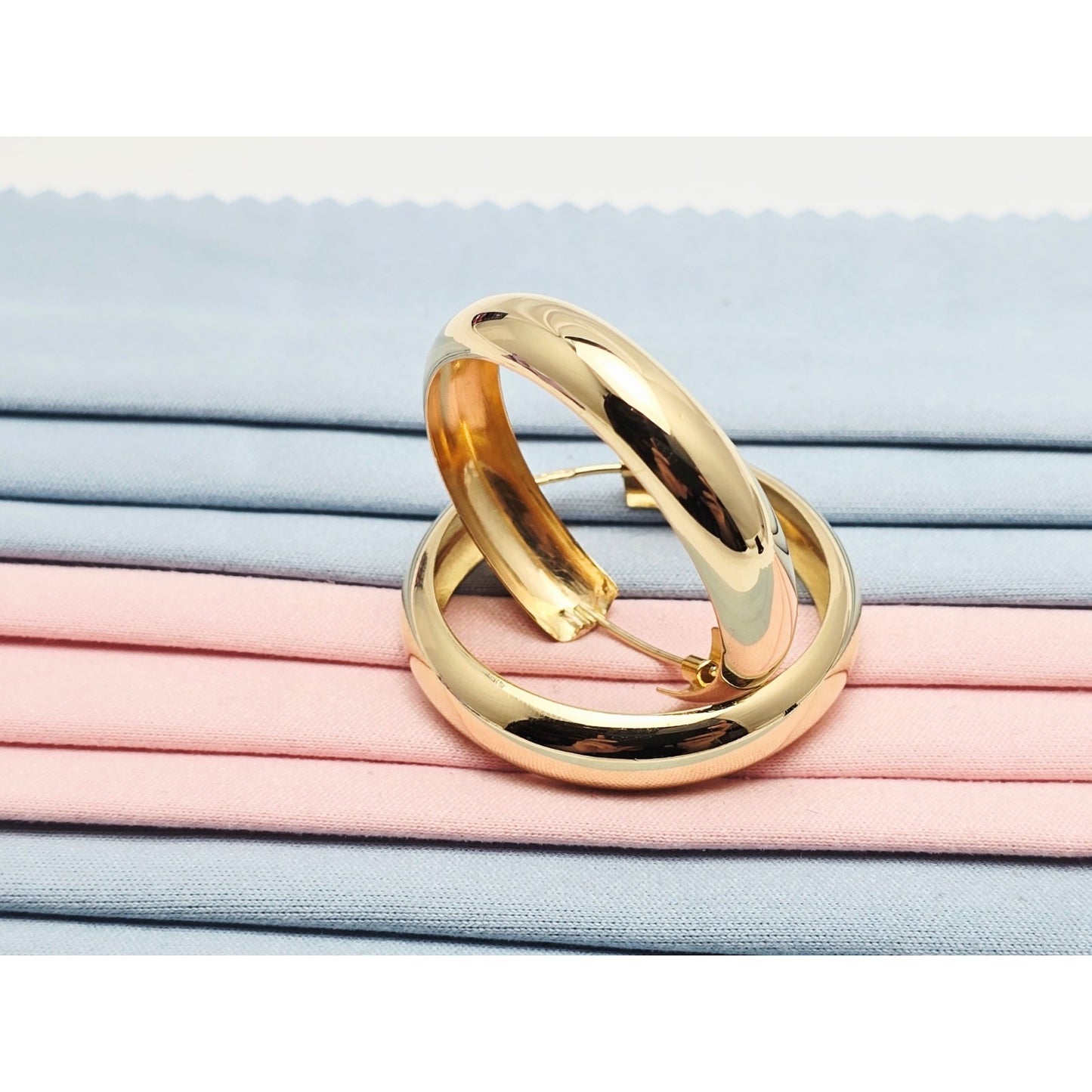 18K Yellow Gold Polished Rounded Hoop Earrings
