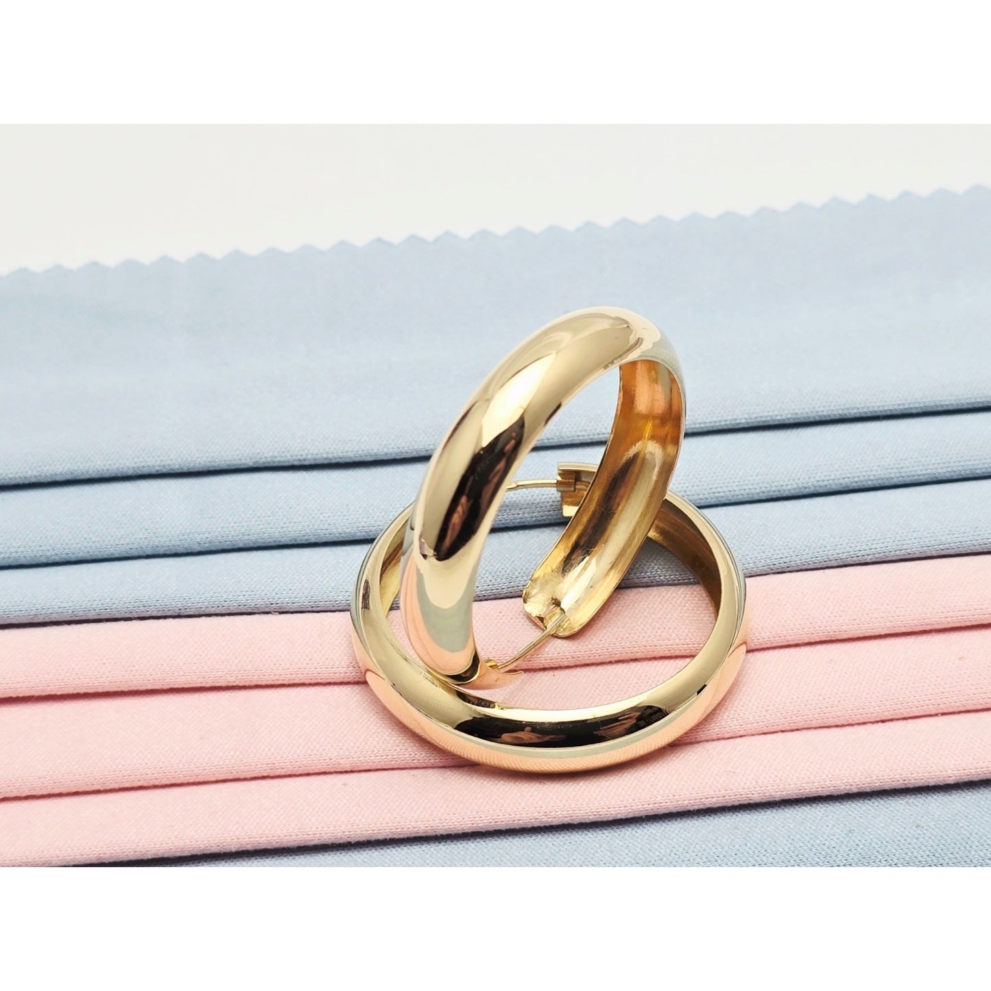 18K Yellow Gold Polished Rounded Hoop Earrings