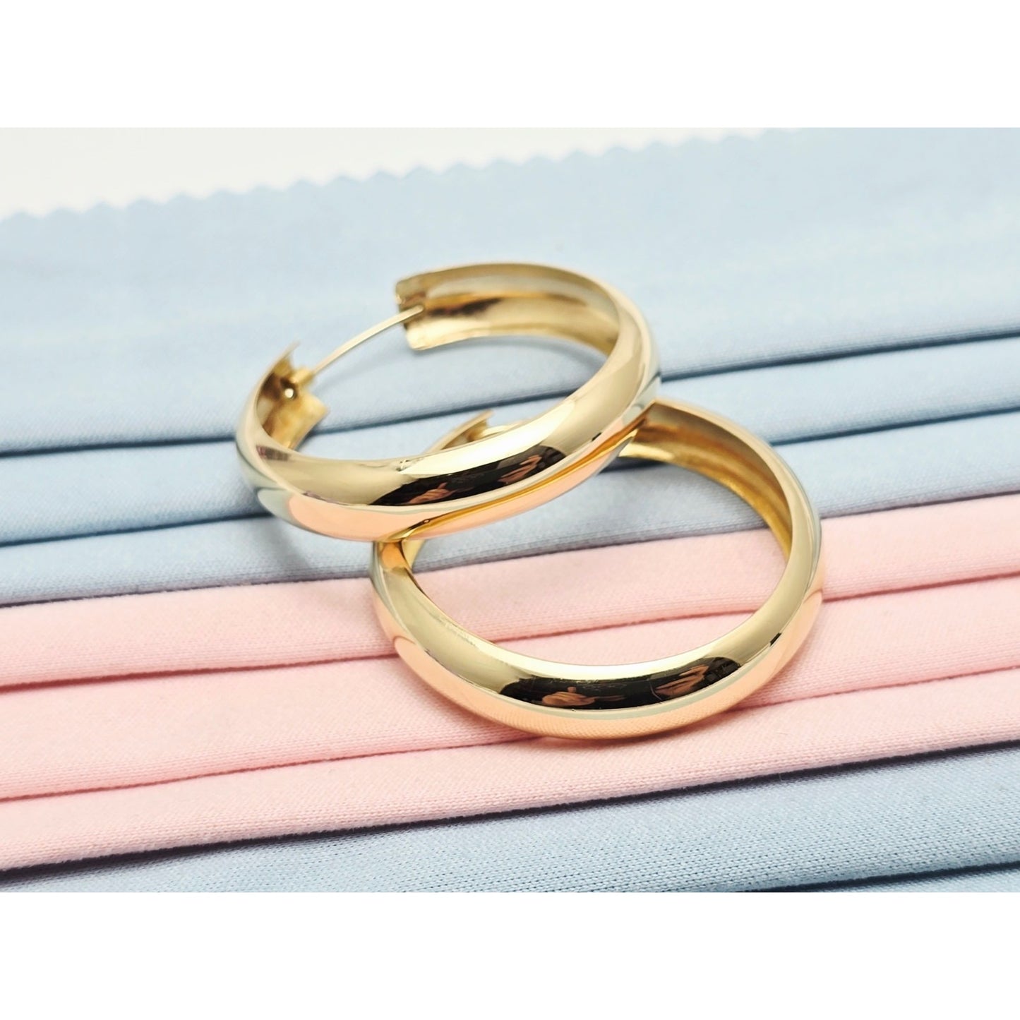 18K Yellow Gold Polished Rounded Hoop Earrings