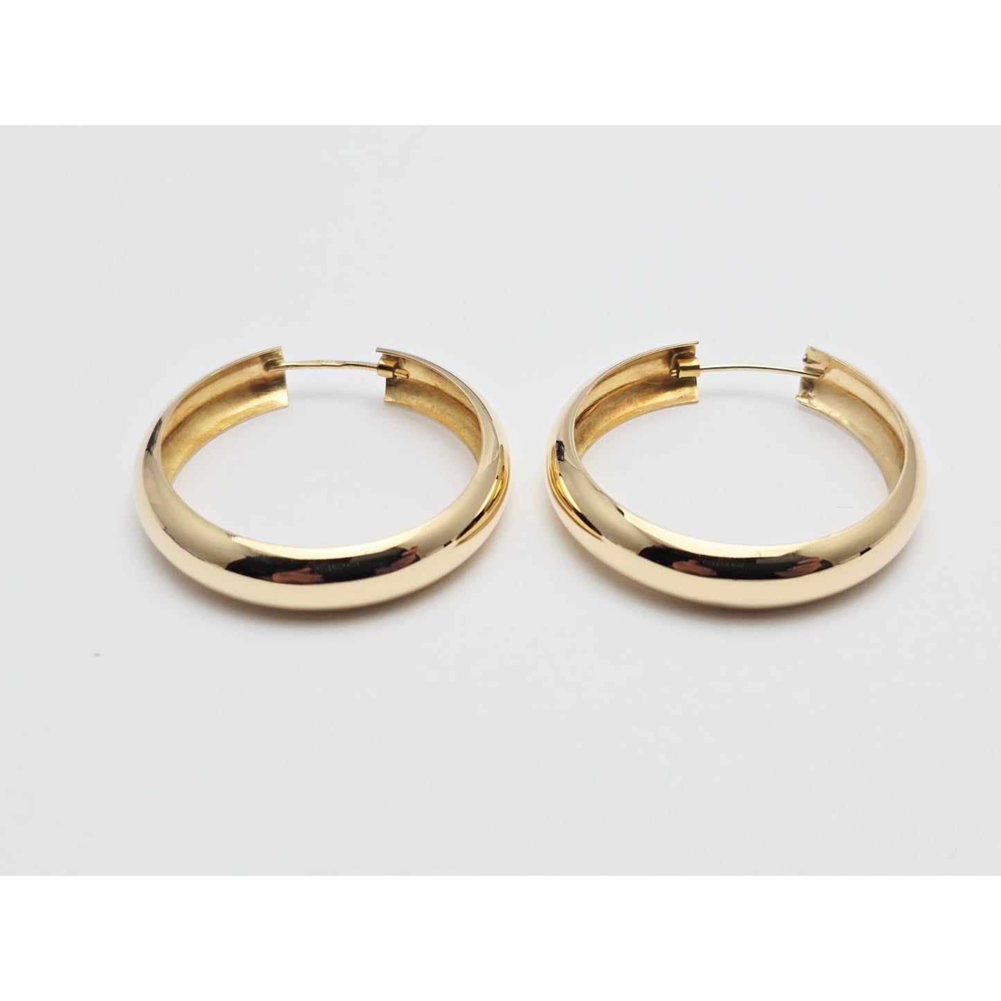 18K Yellow Gold Polished Rounded Hoop Earrings