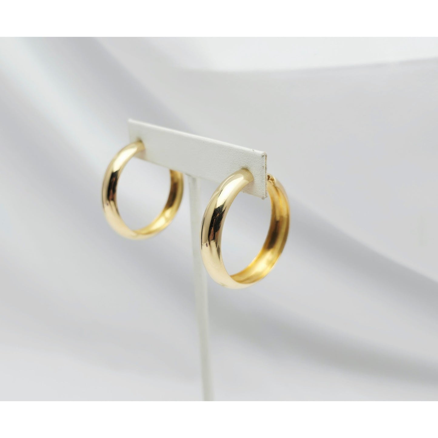 18K Yellow Gold Polished Rounded Hoop Earrings