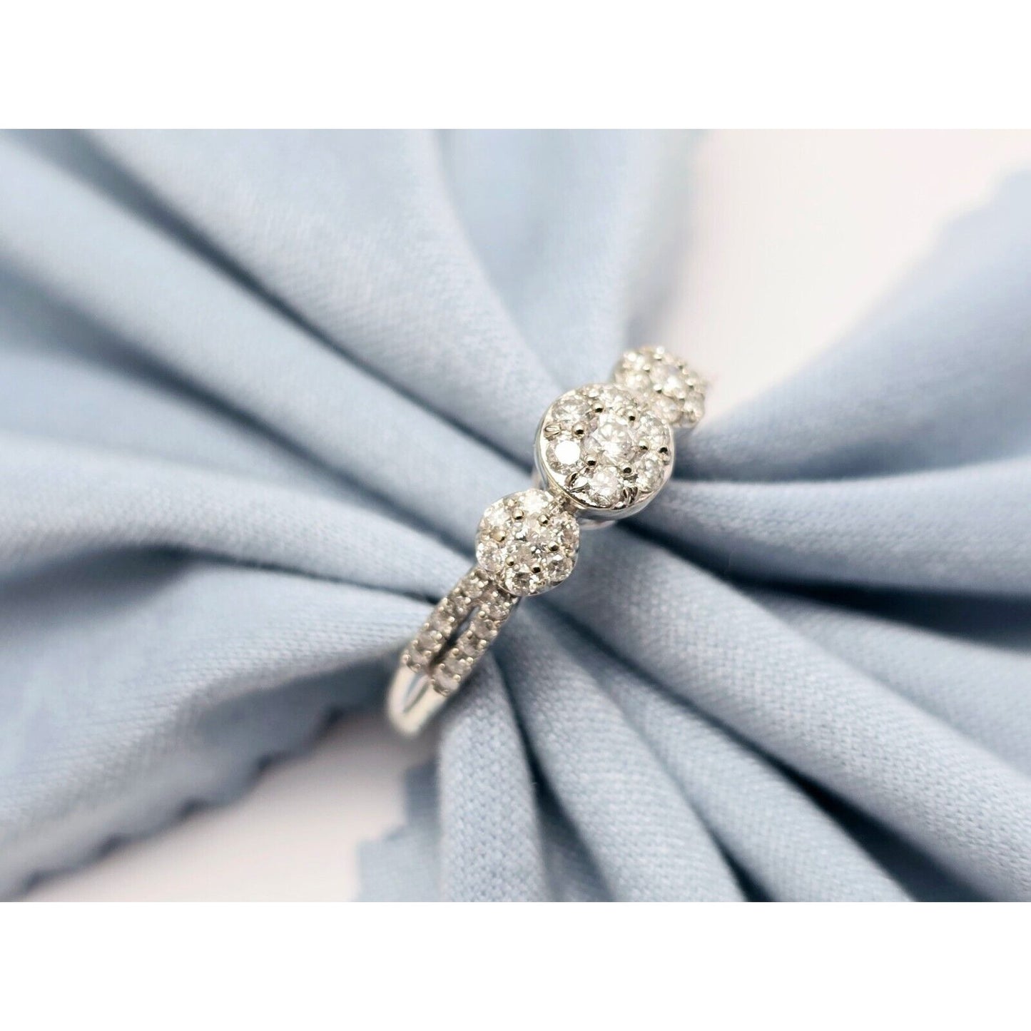 10K White Gold Round Cut Diamond Ring