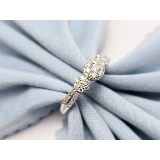 10K White Gold Round Cut Diamond Ring