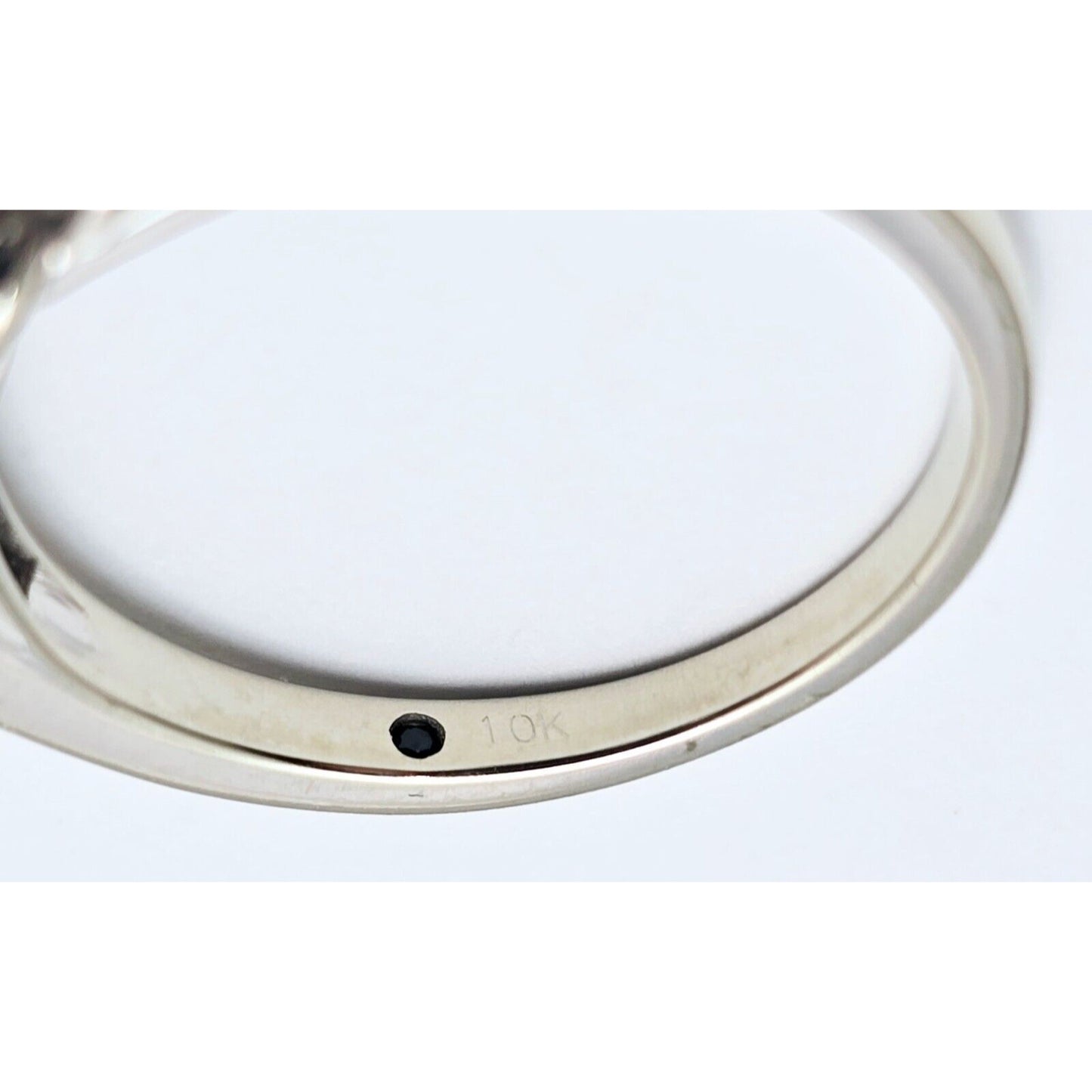 10K White Gold Round Cut Diamond Ring