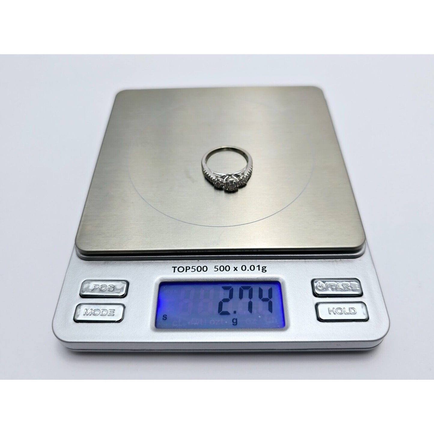 10K White Gold Round Cut Diamond Ring