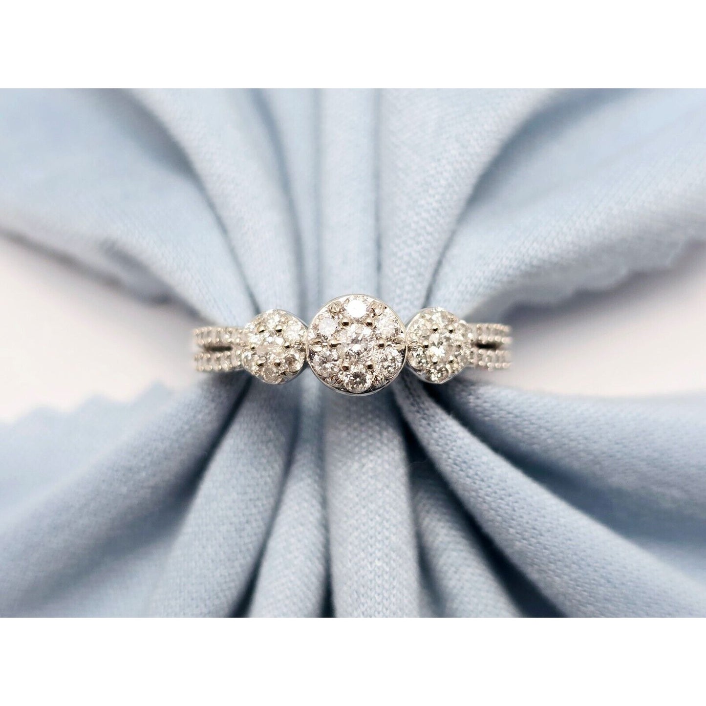 10K White Gold Round Cut Diamond Ring