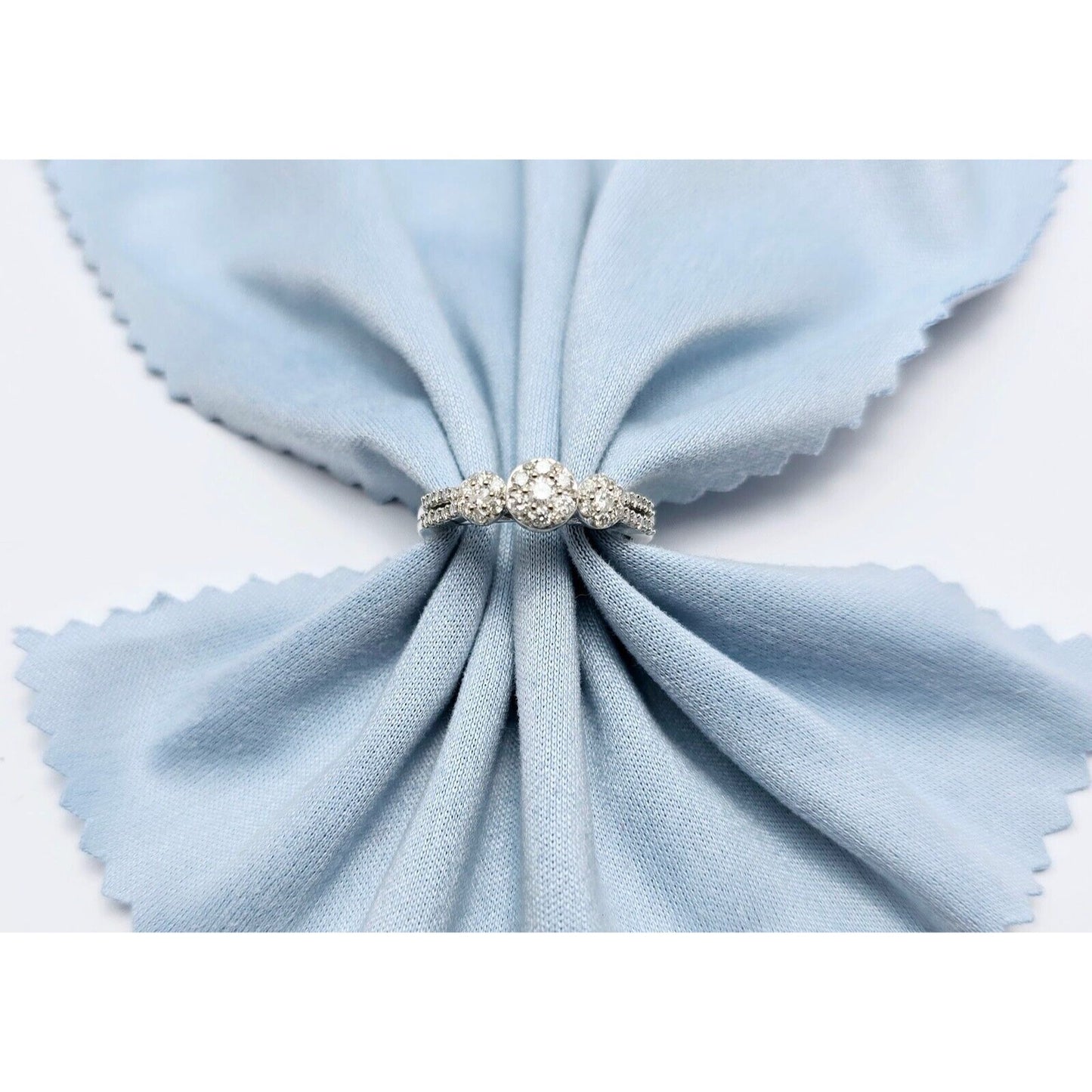 10K White Gold Round Cut Diamond Ring