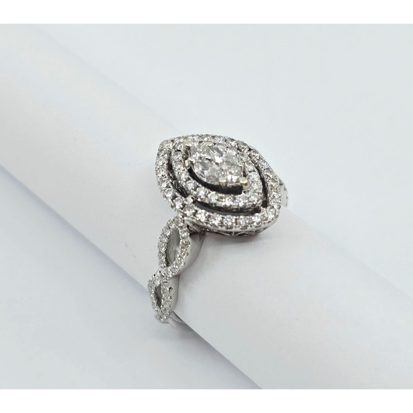 18K White Gold Diamond Engagement Marquise Shaped Ring