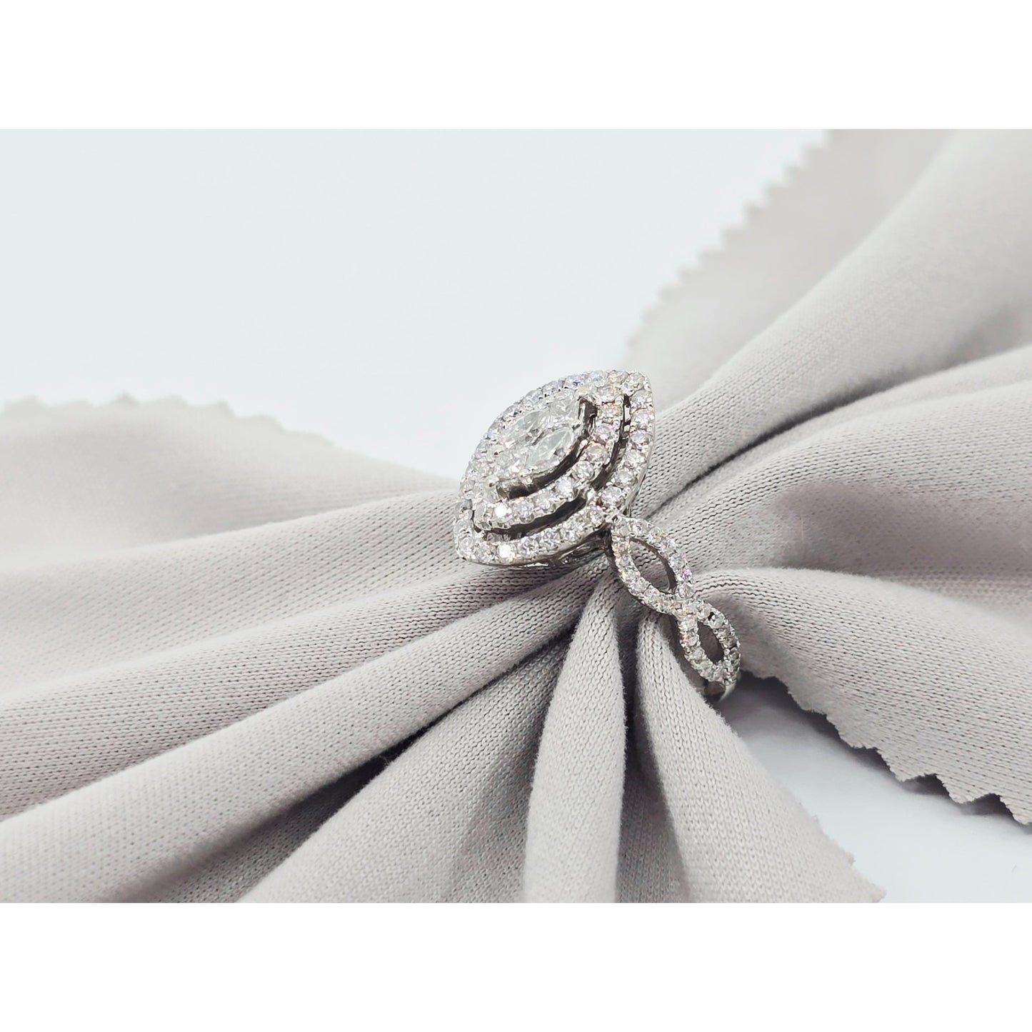 18K White Gold Diamond Engagement Marquise Shaped Ring