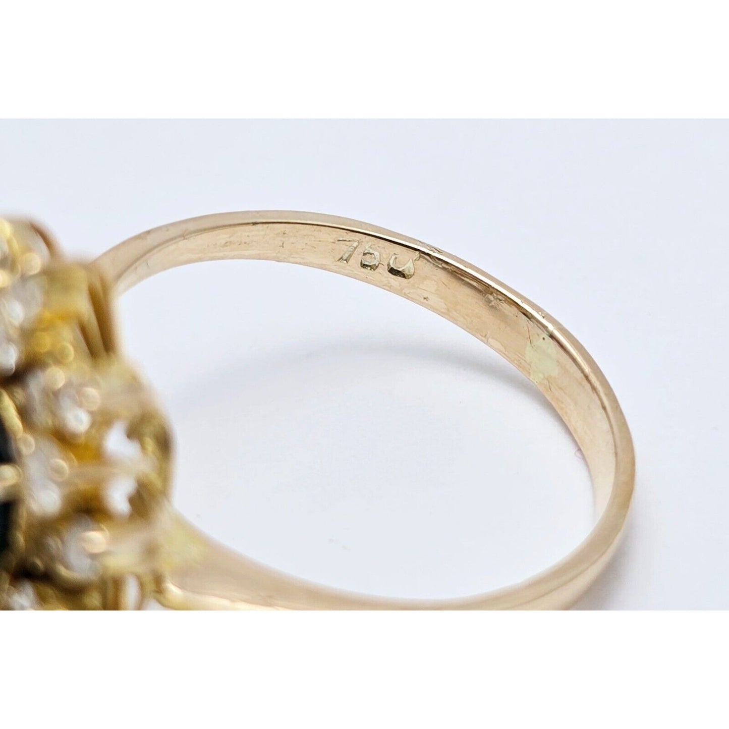 18K Yellow Gold Oval Sapphire & Round Diamond Ring