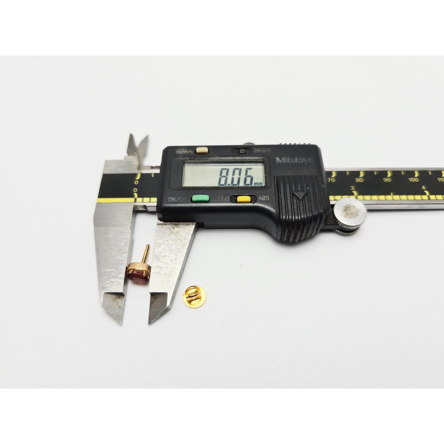 Single 21K Yellow Gold Oval Shaped Tourmaline Stud Earring