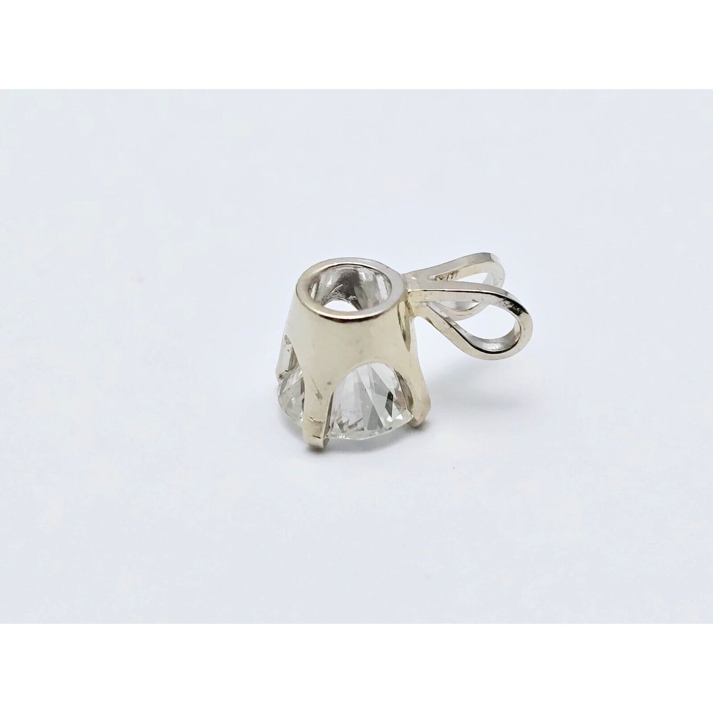 14K White Gold 4 Prong Wire Basket Diamond Classic Charm Pendant