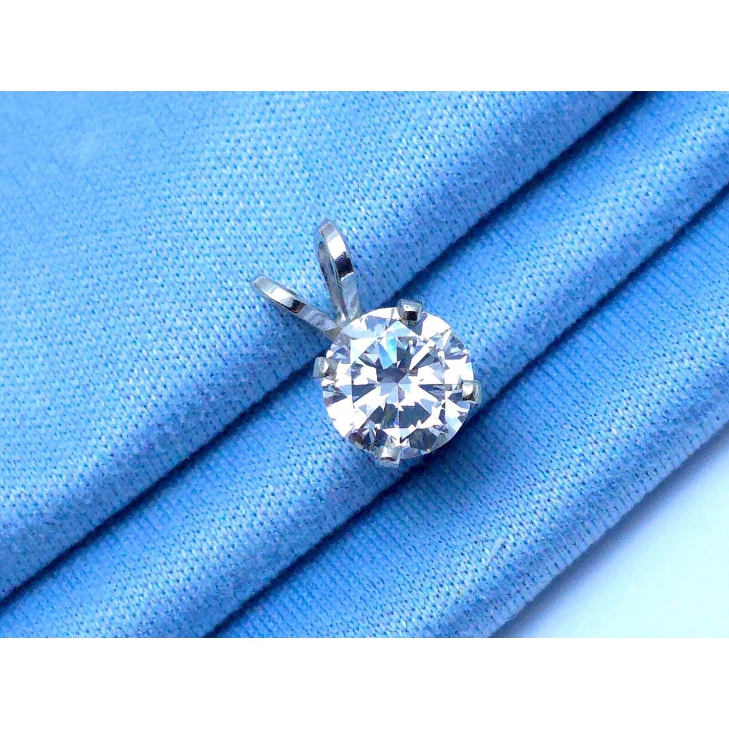 14K White Gold 4 Prong Wire Basket Diamond Classic Charm Pendant