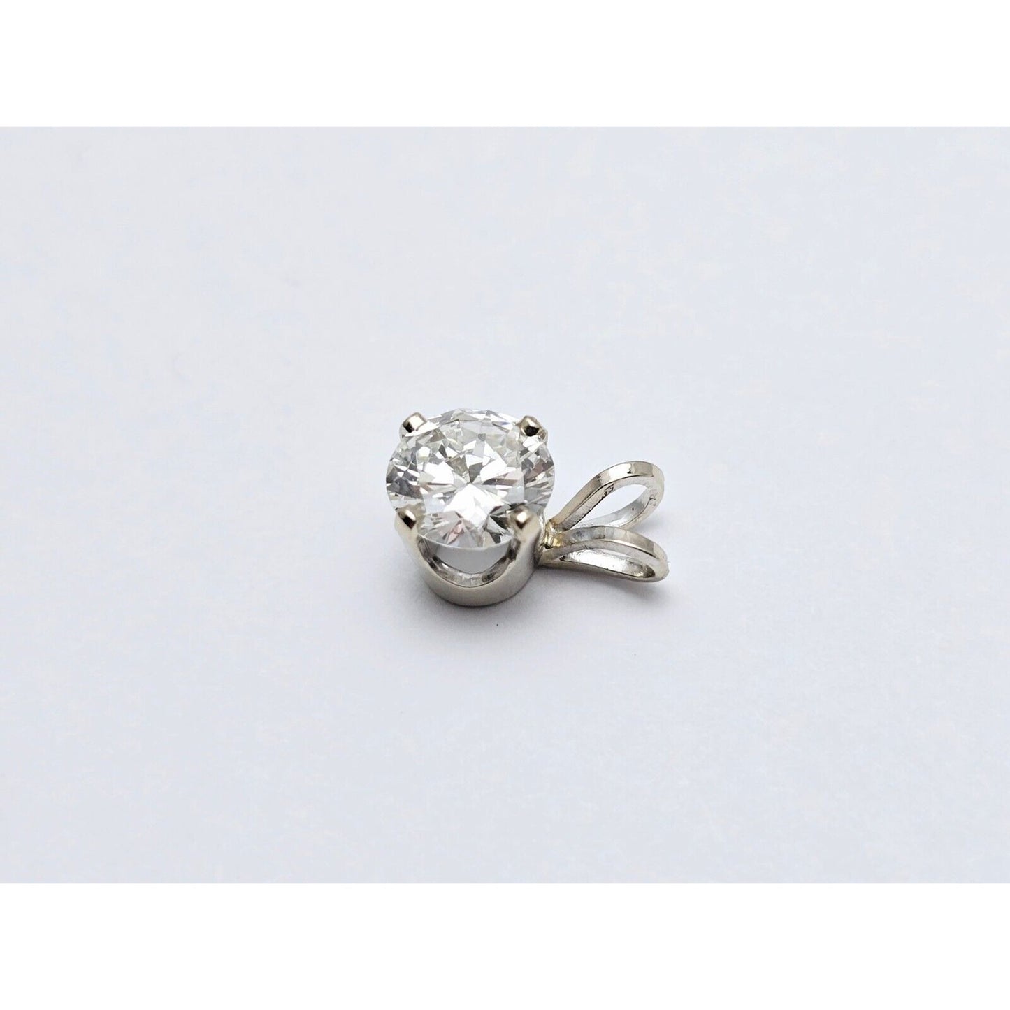 14K White Gold 4 Prong Wire Basket Diamond Classic Charm Pendant