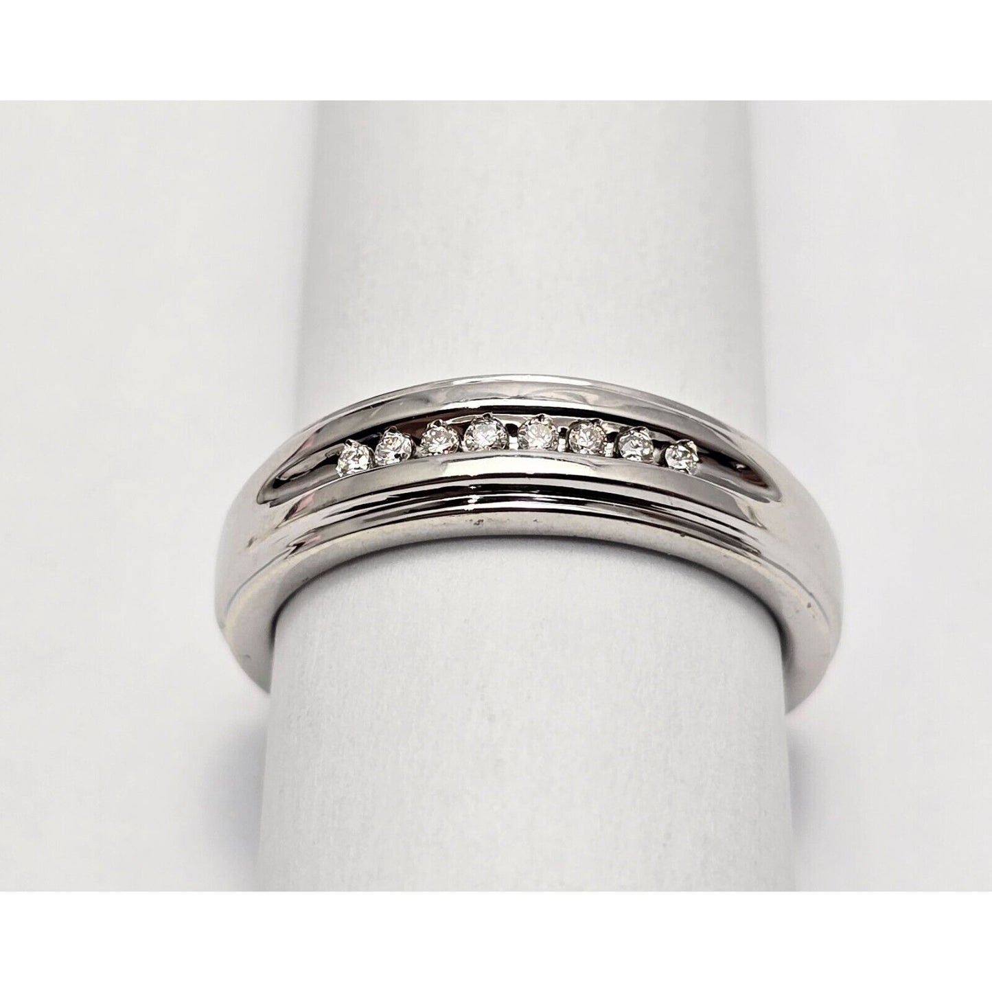 10K White Gold Single Row Diamond Wedding Band Ring