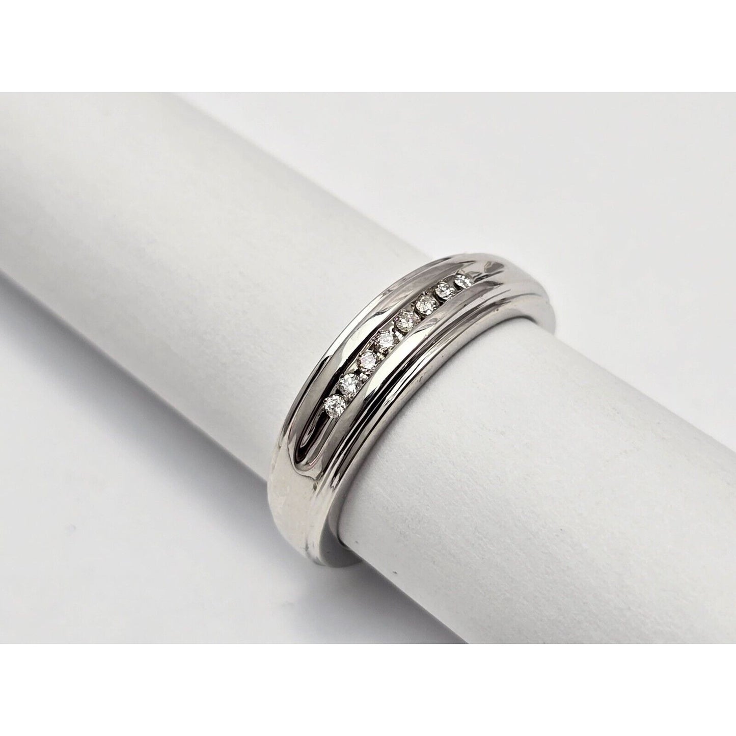 10K White Gold Single Row Diamond Wedding Band Ring