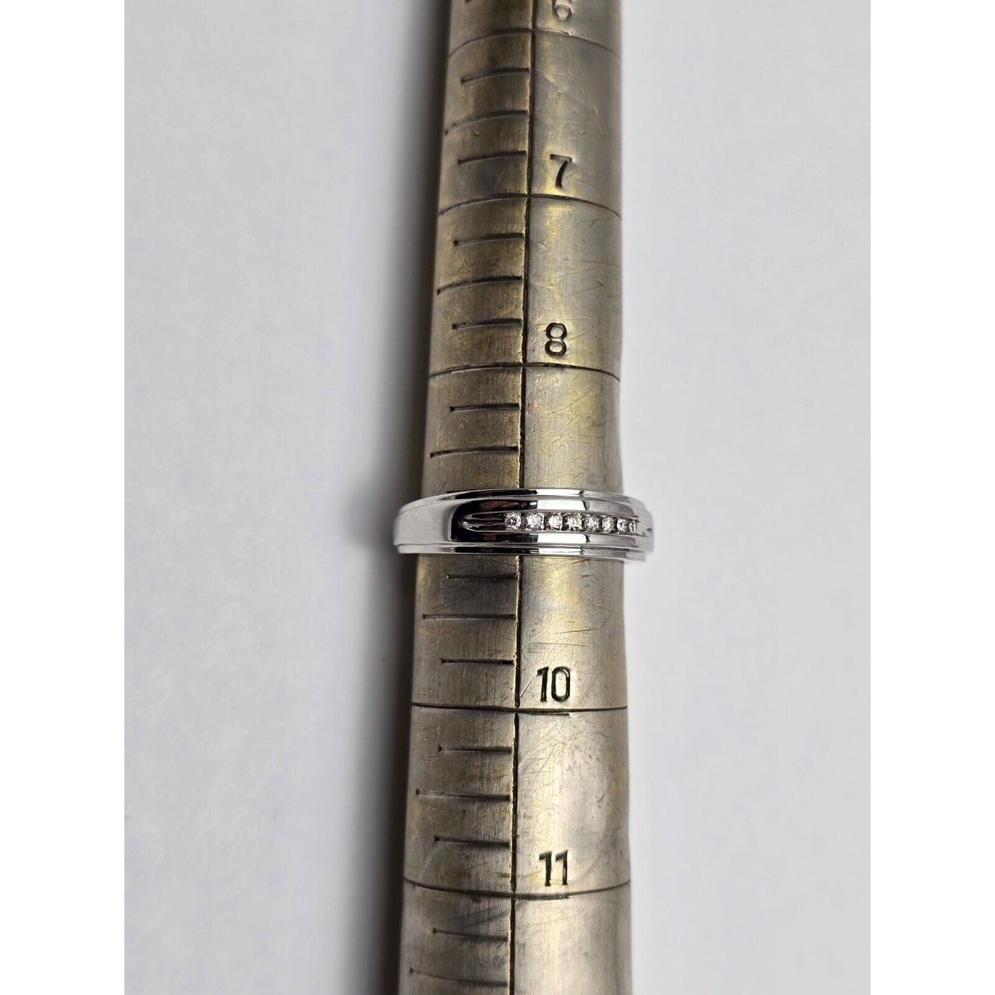 10K White Gold Single Row Diamond Wedding Band Ring