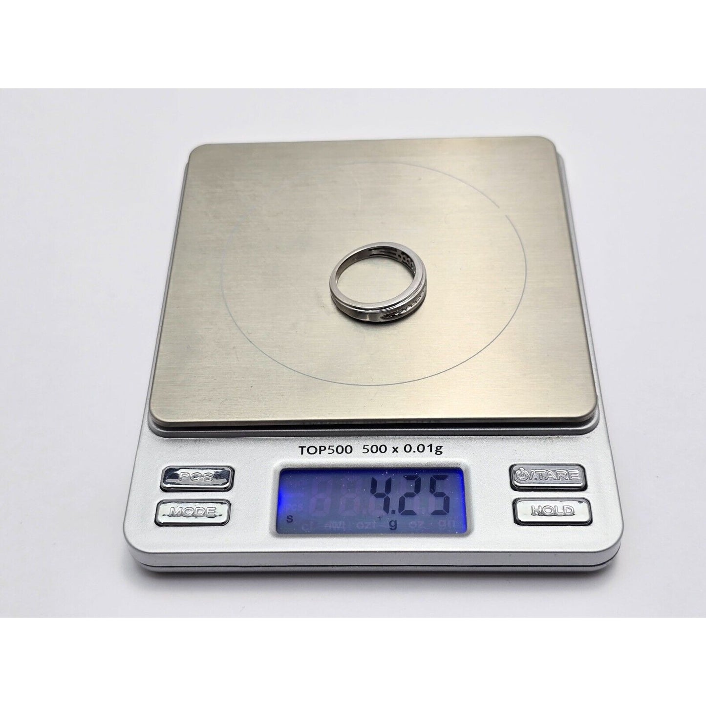 10K White Gold Single Row Diamond Wedding Band Ring