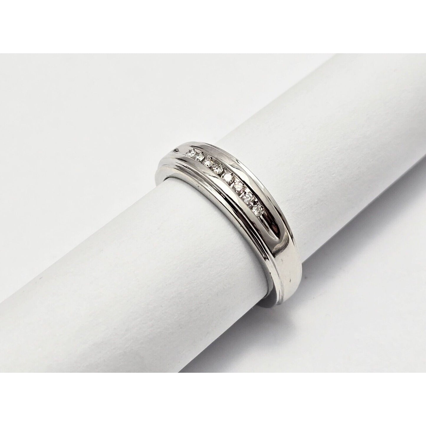 10K White Gold Single Row Diamond Wedding Band Ring