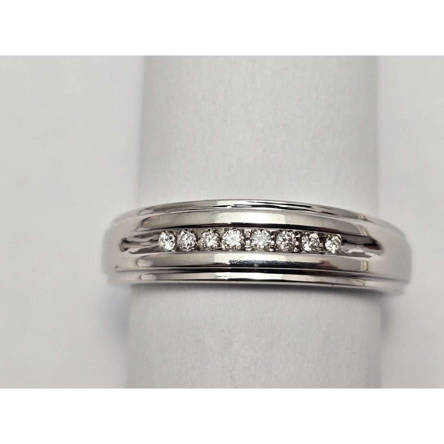 10K White Gold Single Row Diamond Wedding Band Ring