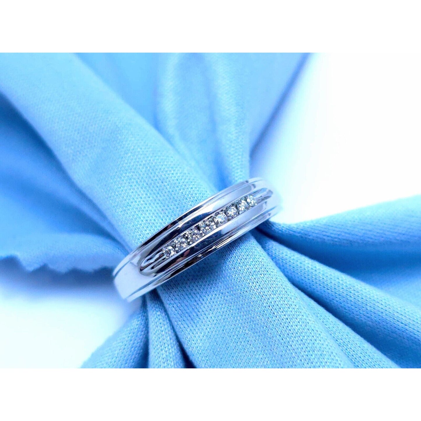 10K White Gold Single Row Diamond Wedding Band Ring
