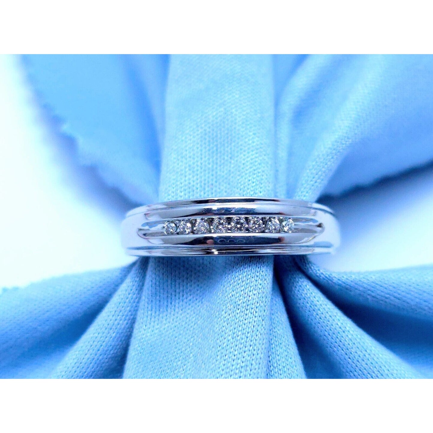 10K White Gold Single Row Diamond Wedding Band Ring