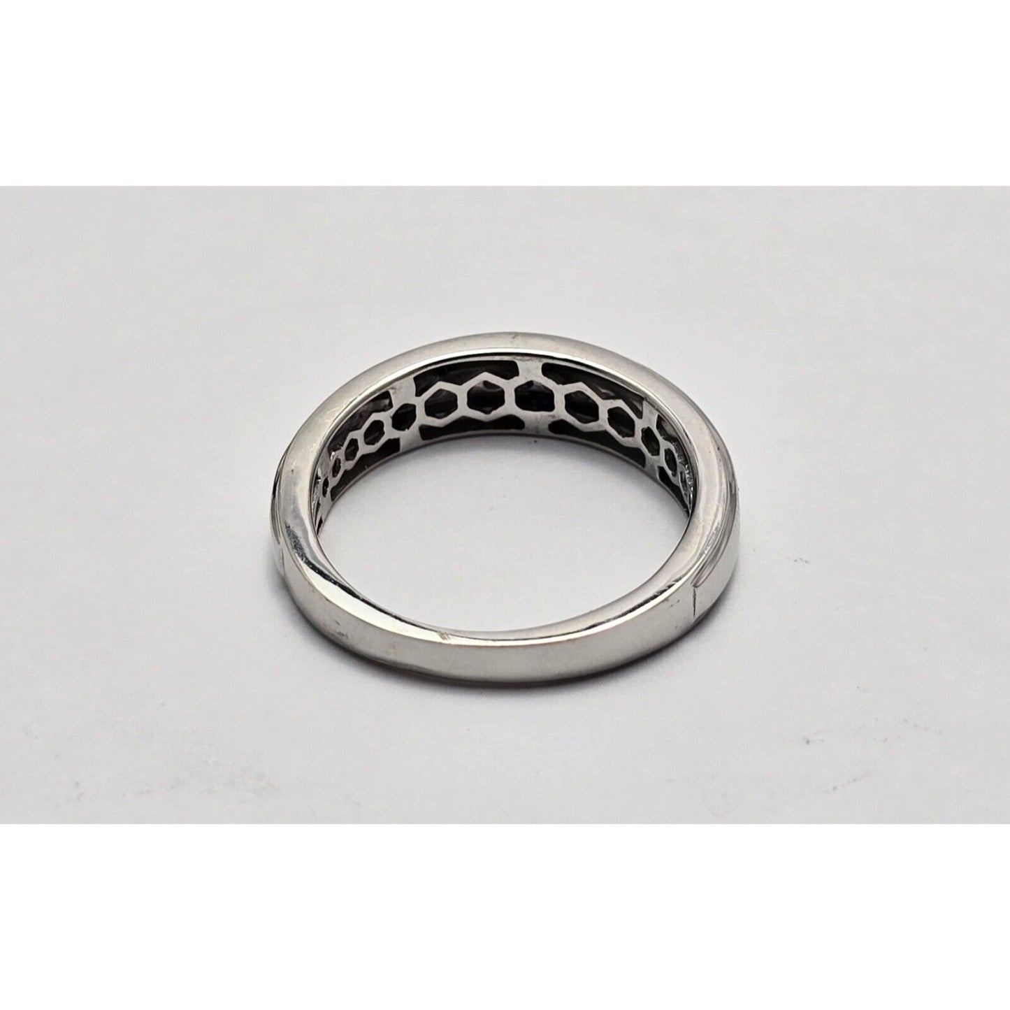 10K White Gold Single Row Diamond Wedding Band Ring