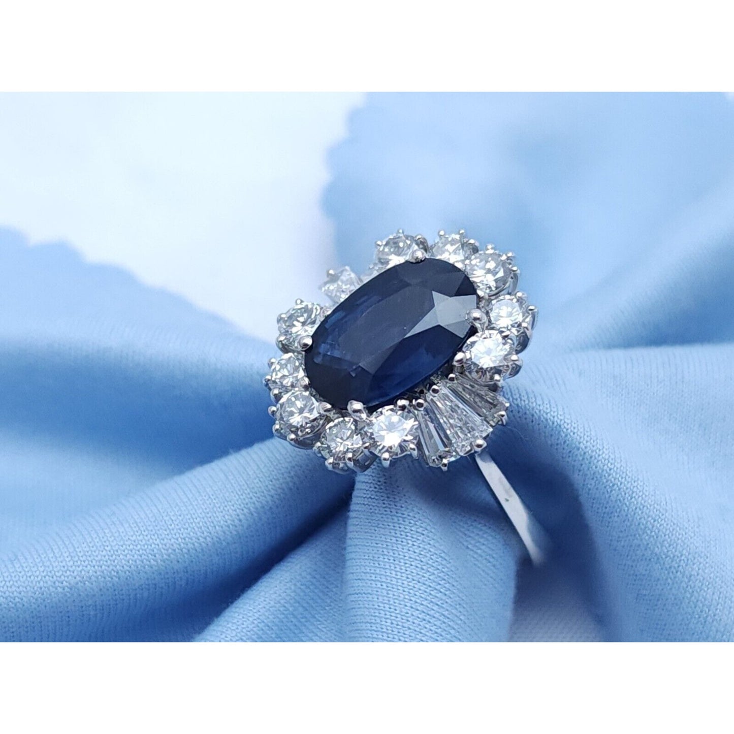 18K White Gold Sapphire & Diamond Ring