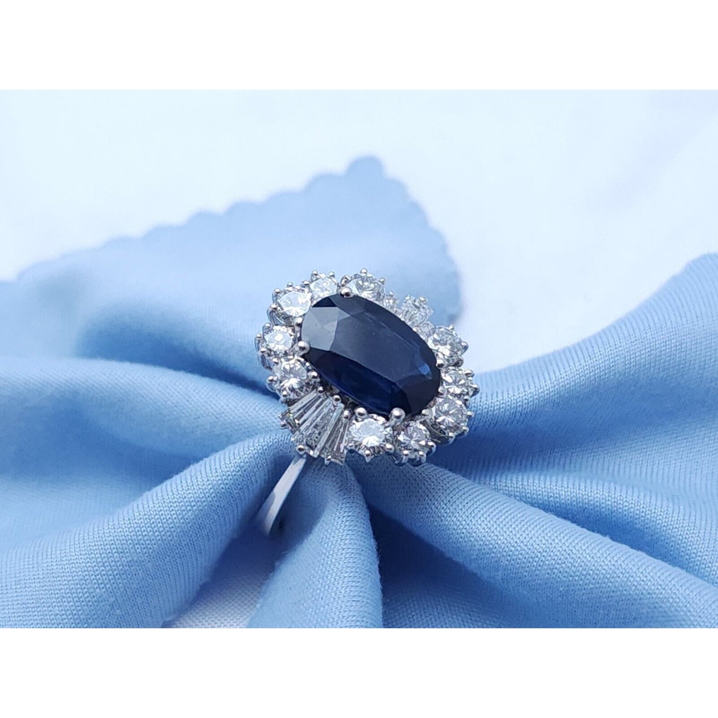 18K White Gold Sapphire & Diamond Ring