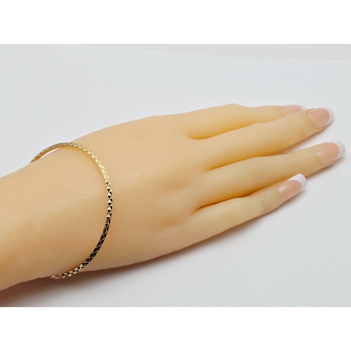 17K Yellow Gold Diamond Cut Bangle Bracelet