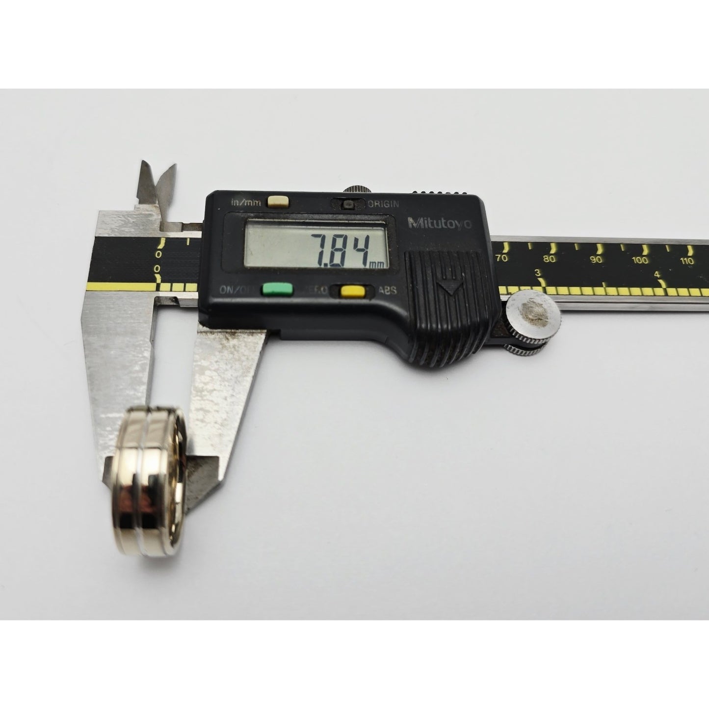 18K White Gold Polished Lined Wedding Band Ring