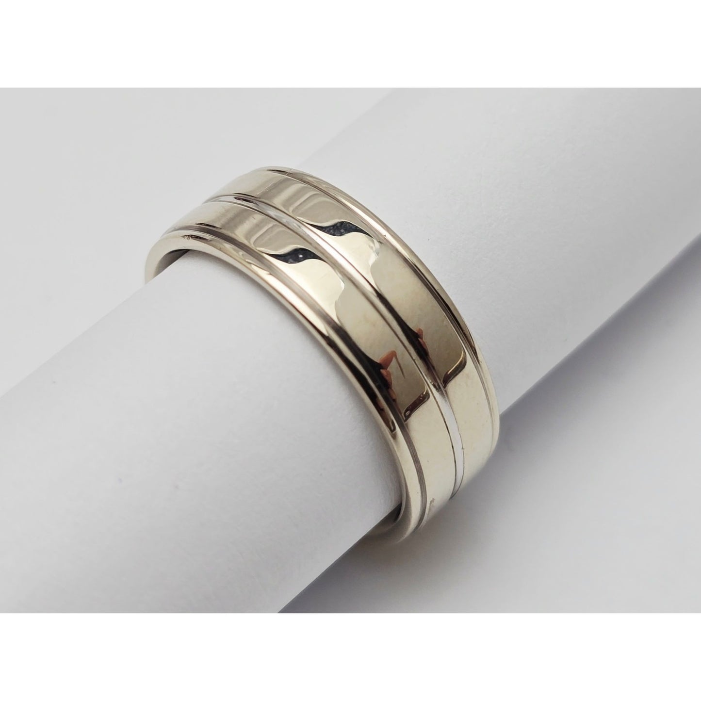 18K White Gold Polished Lined Wedding Band Ring