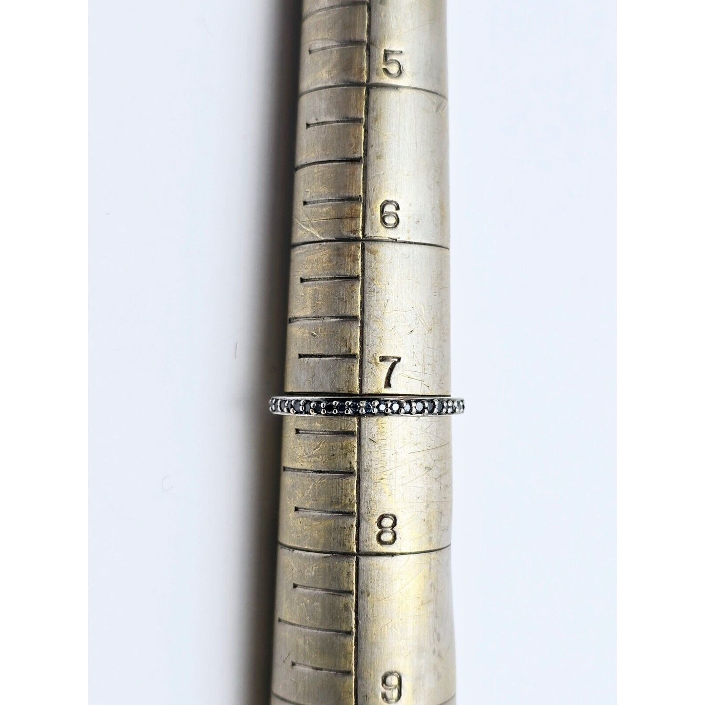 10K White Gold Single Row Green Diamond Wedding Band Ring