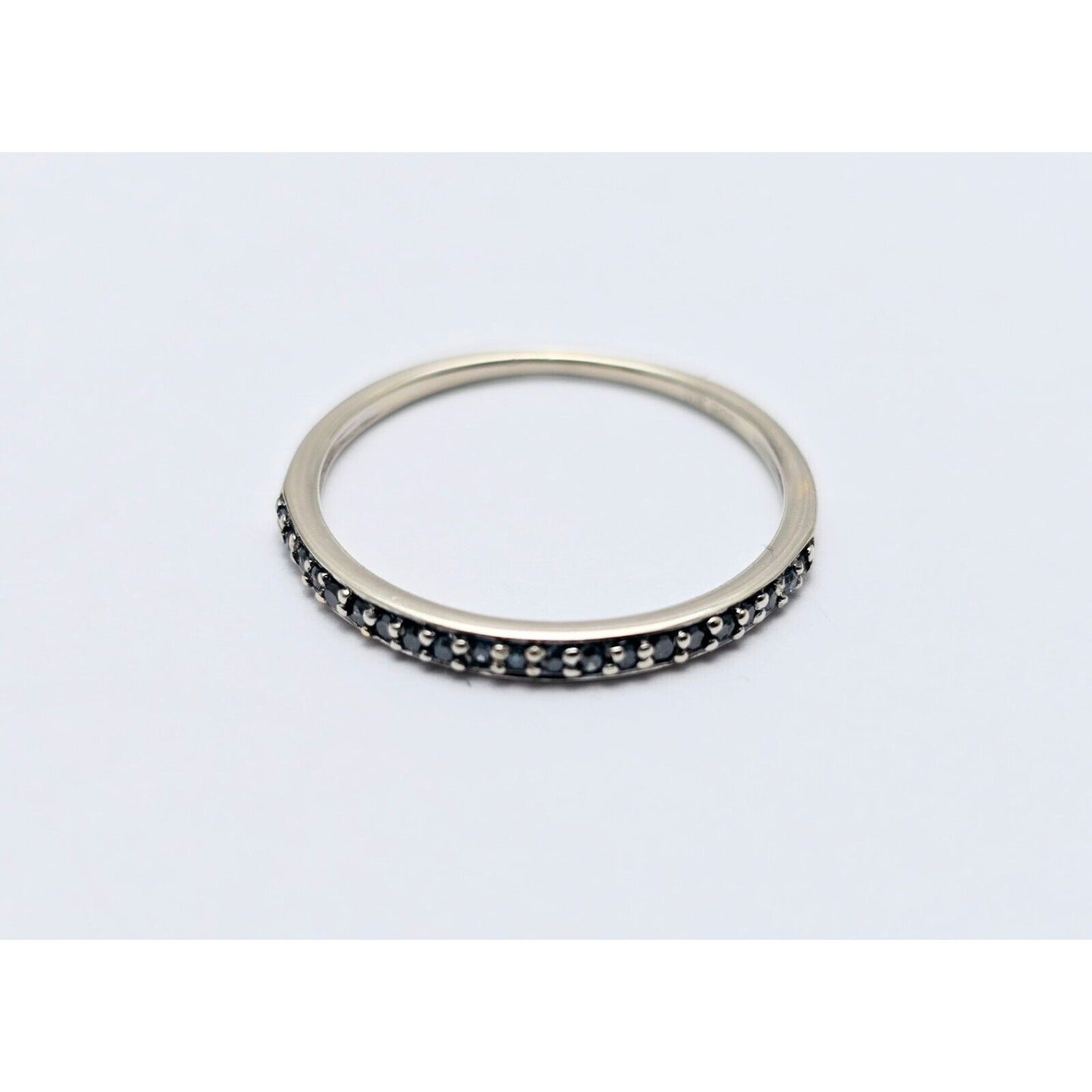 10K White Gold Single Row Green Diamond Wedding Band Ring