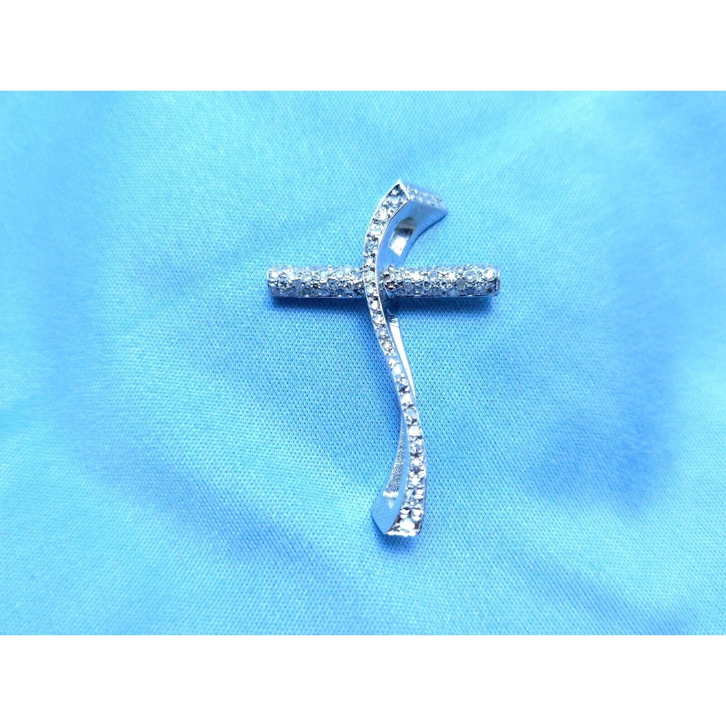 14K White Gold Diamond Wavy Cross Pendant Charm