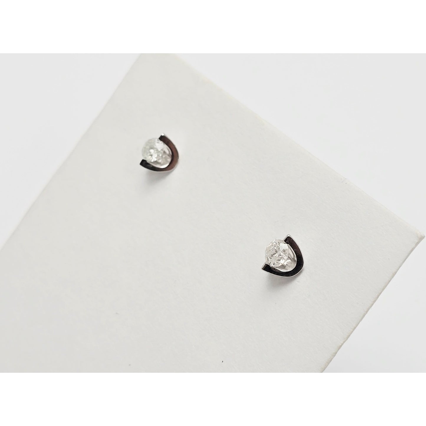 14K White Gold Round Cut Diamond Stud Earrings