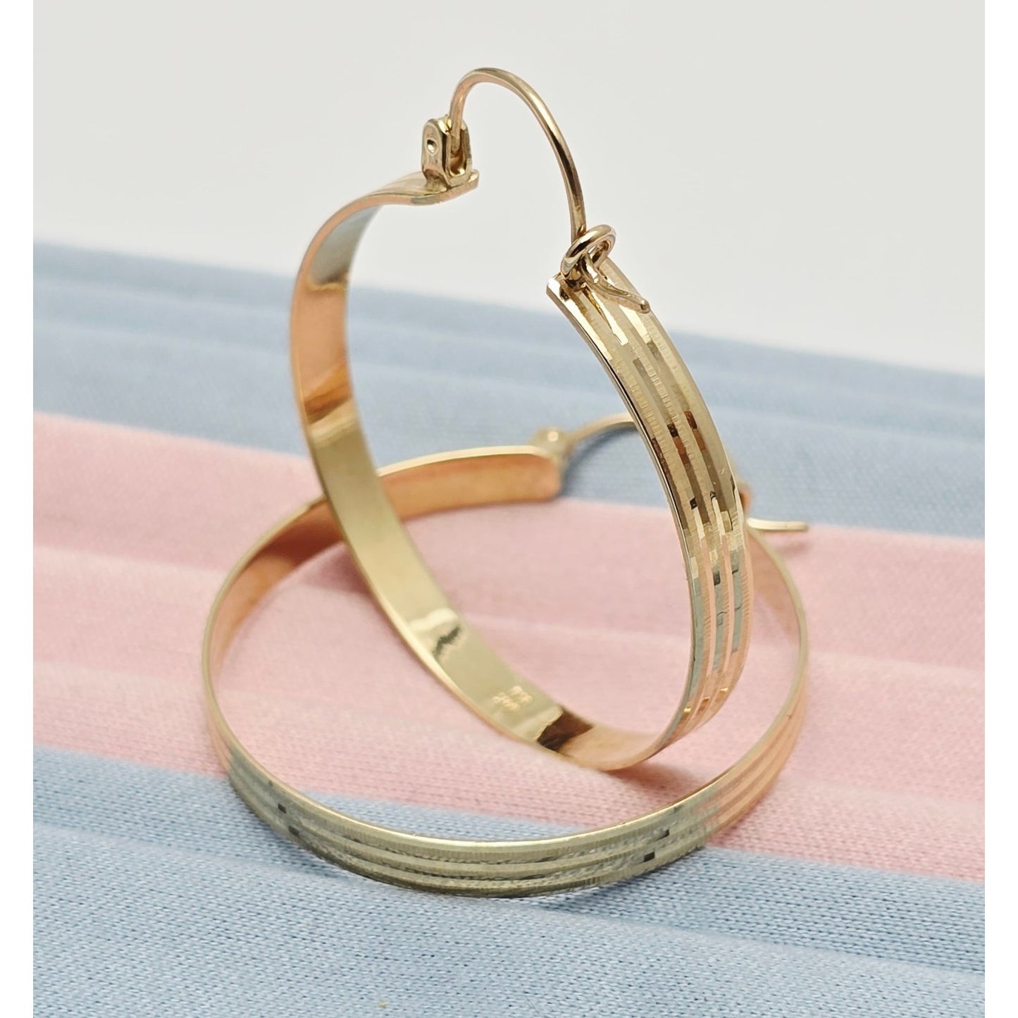 Medium 14K Yellow Gold Diamond Cut Round Hoop Earrings