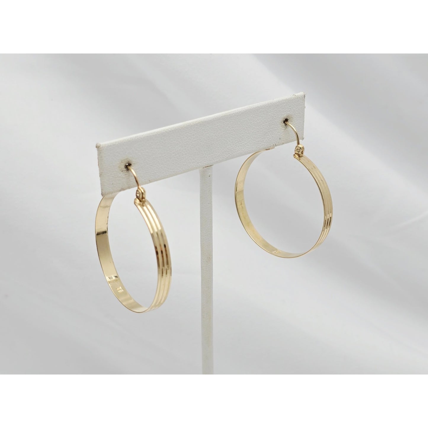 Medium 14K Yellow Gold Diamond Cut Round Hoop Earrings