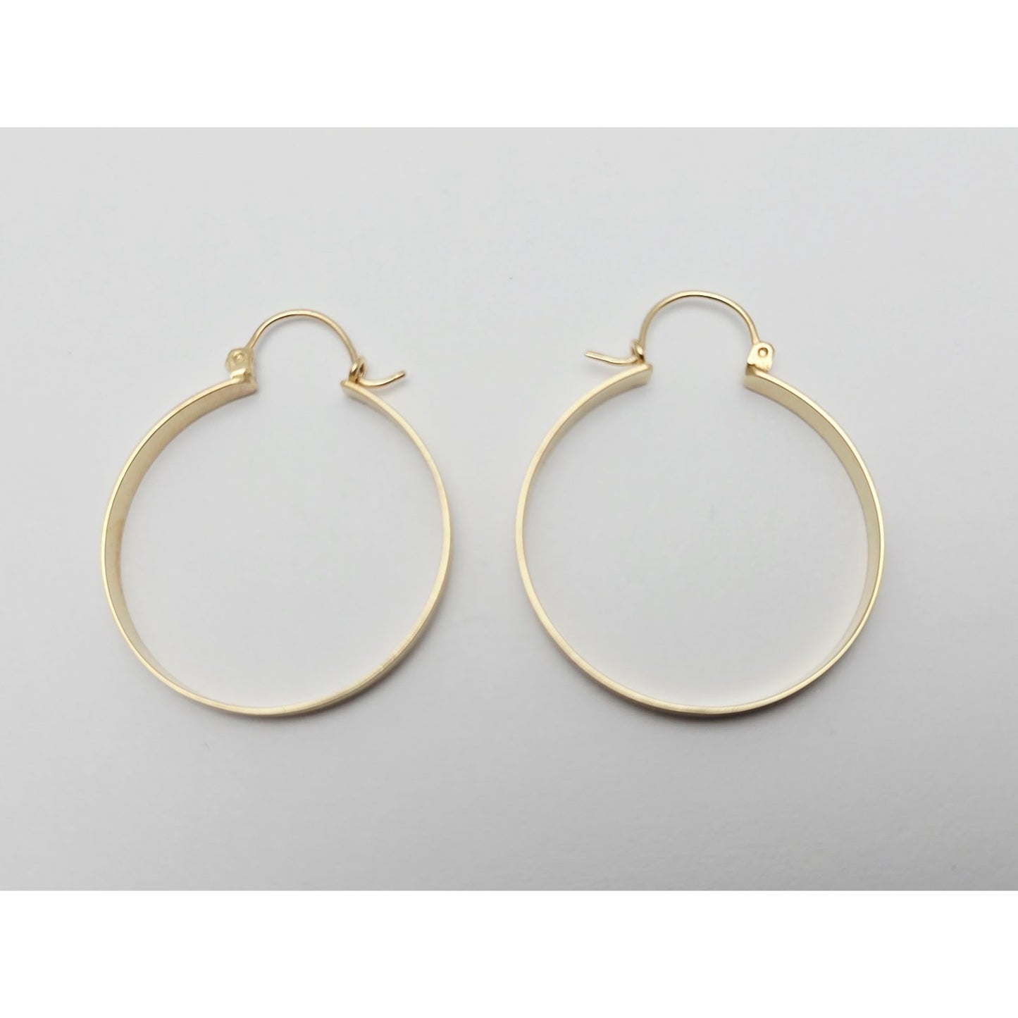 Medium 14K Yellow Gold Diamond Cut Round Hoop Earrings