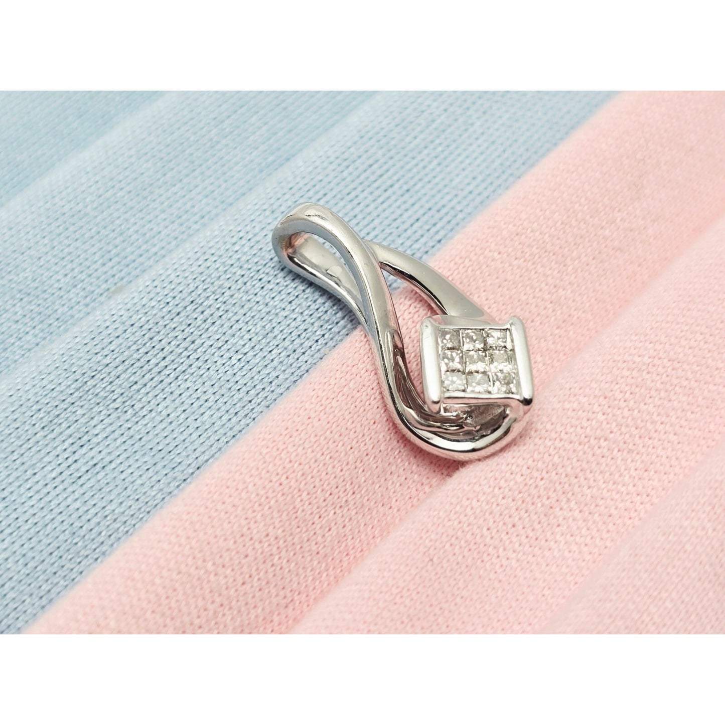 10K White Gold Rhombus Diamond Charm Pendant