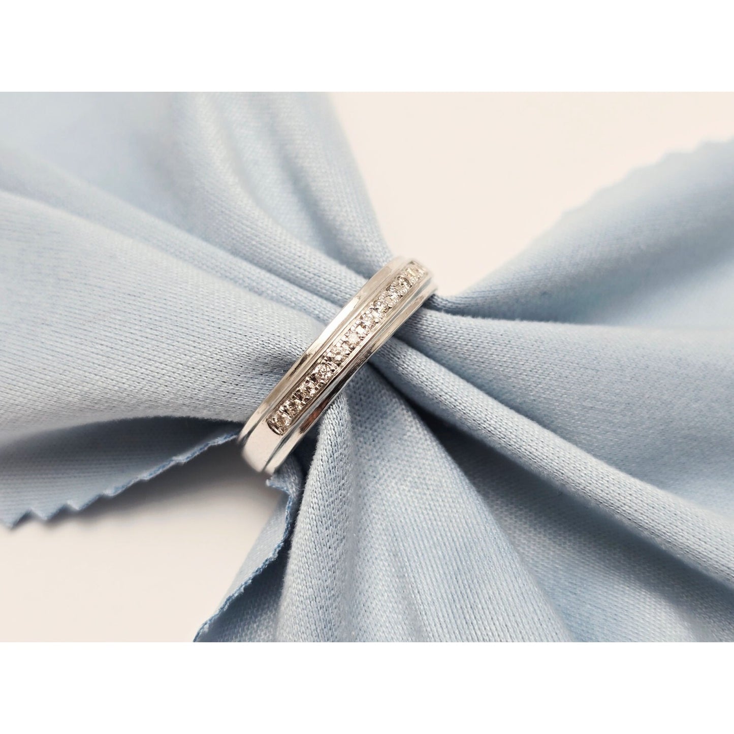 14K White Gold Single Row Round Cut Diamond Wedding Ring Band