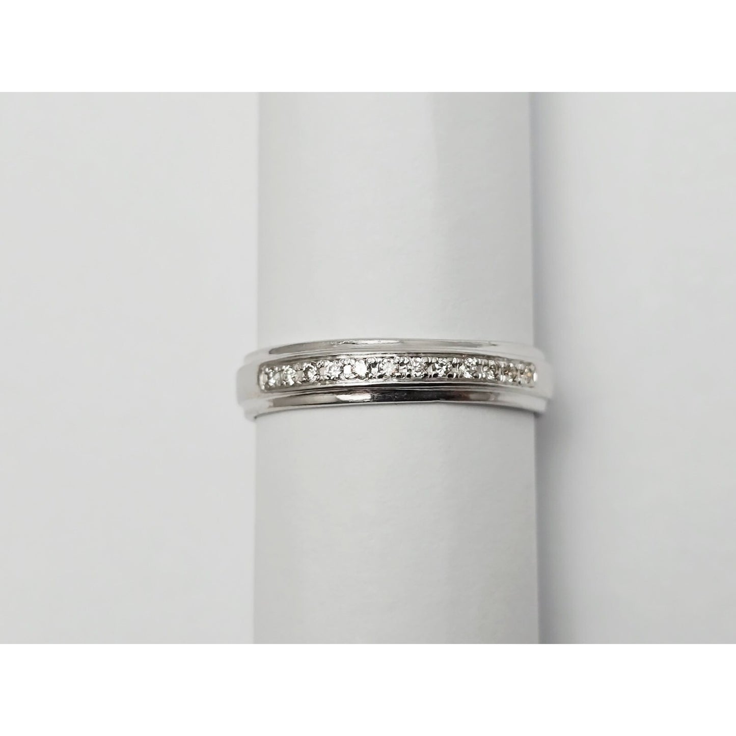 14K White Gold Single Row Round Cut Diamond Wedding Ring Band