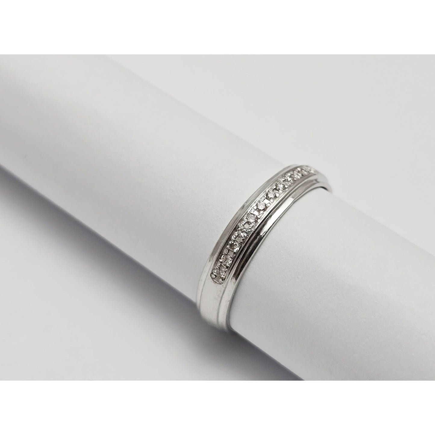 14K White Gold Single Row Round Cut Diamond Wedding Ring Band