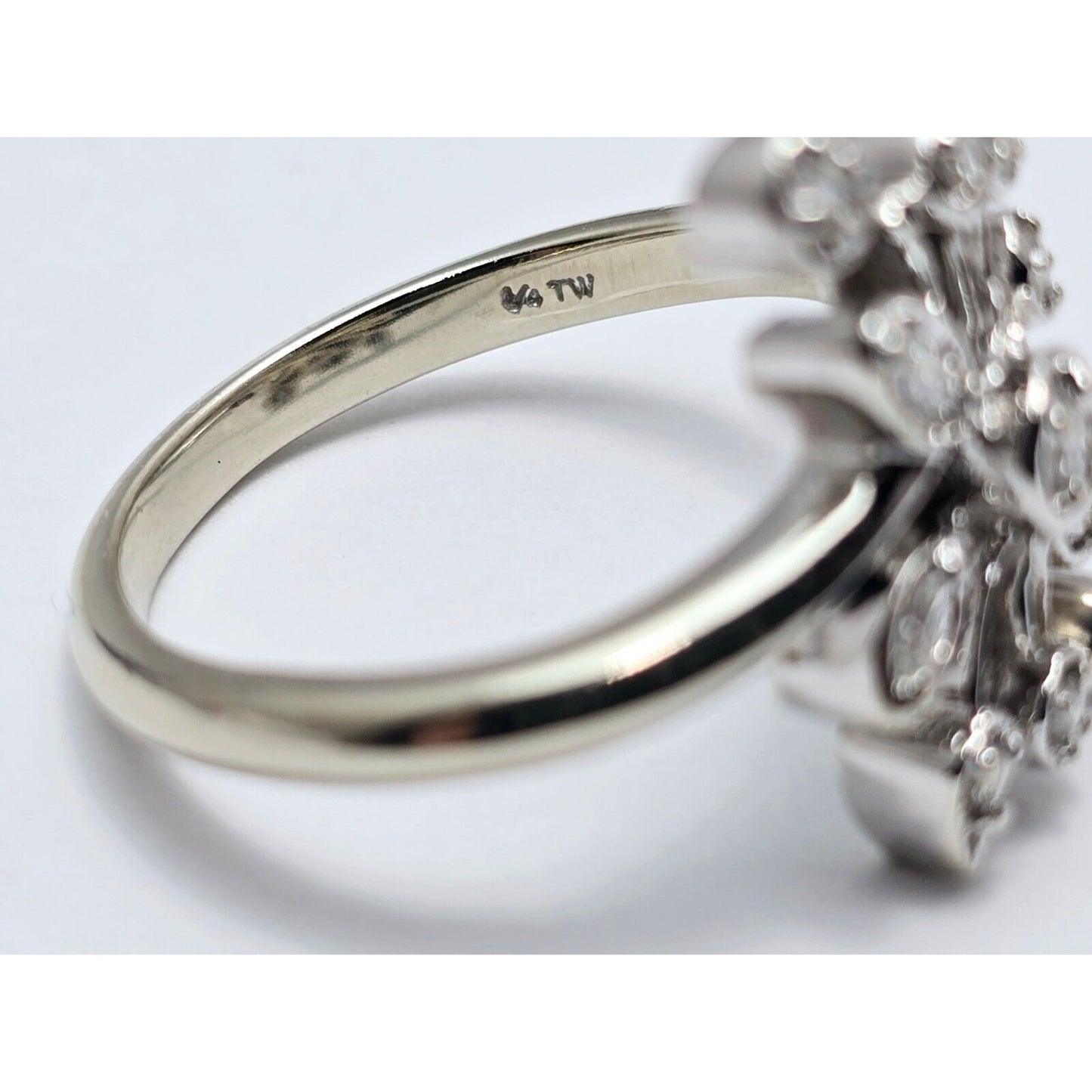 10K White Gold Flower Leaves Cocktail Diamond Ring