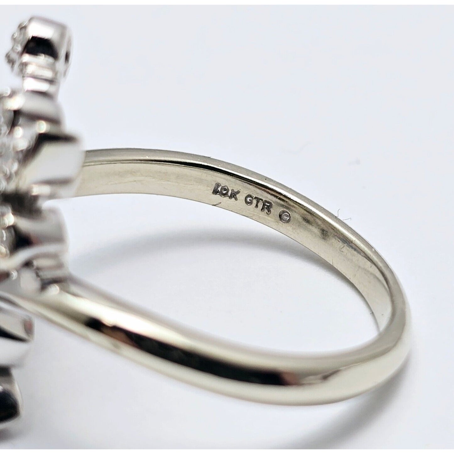 10K White Gold Flower Leaves Cocktail Diamond Ring