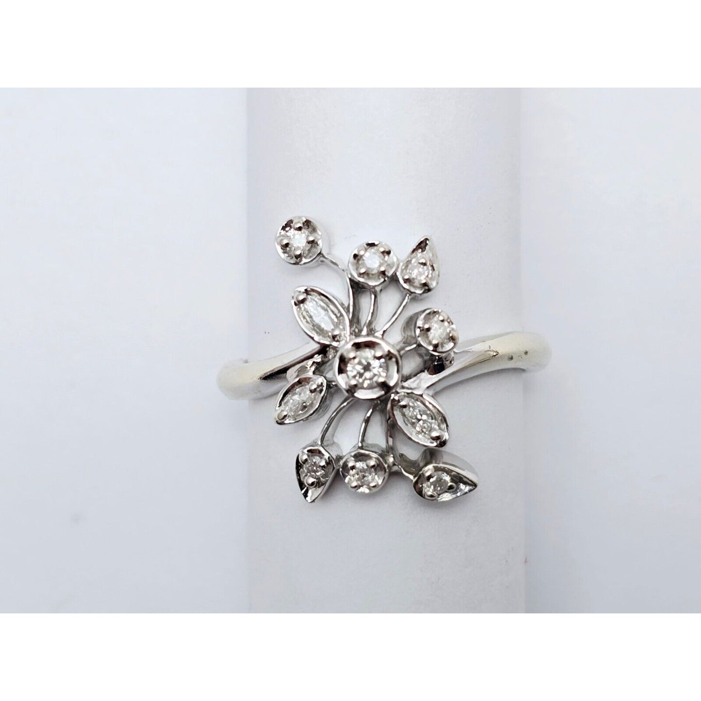 10K White Gold Flower Leaves Cocktail Diamond Ring