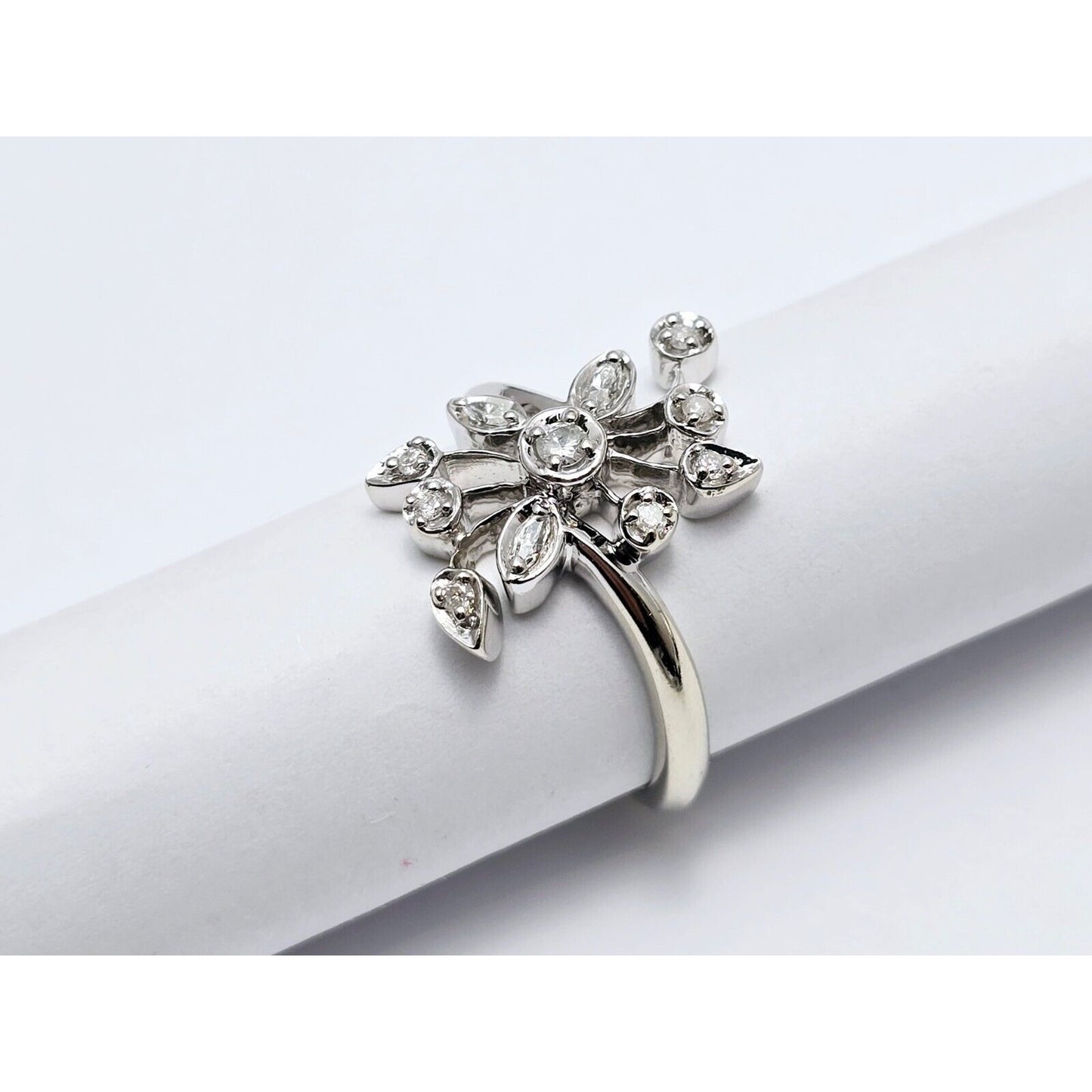 10K White Gold Flower Leaves Cocktail Diamond Ring